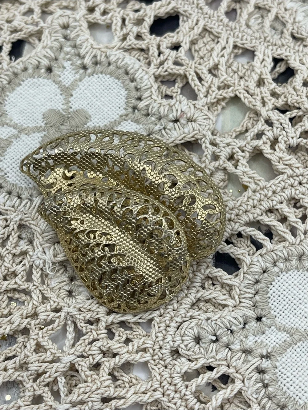 Gold Filigree Leaf brooch - Women‎ Jewelry